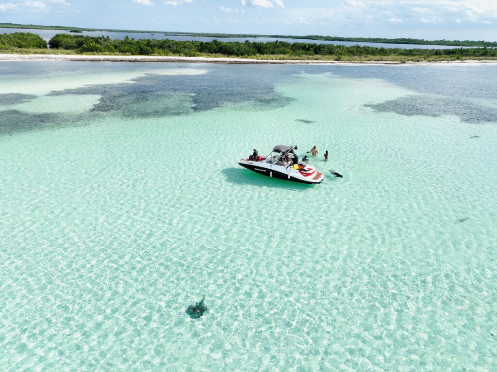 Private Sea Ray boat for 7 people, perfect for families.