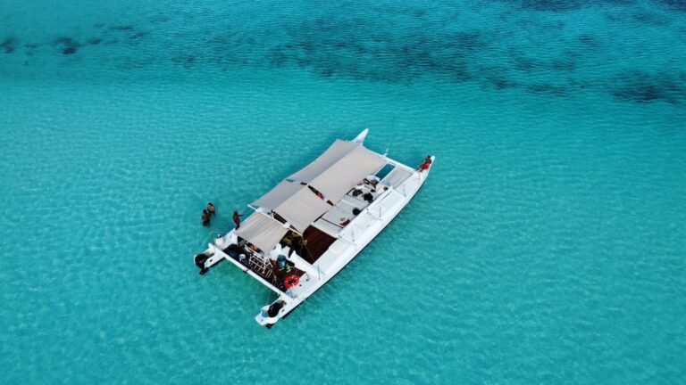 Private Catamaran Tour El cielo + Beach Club 30 pax “La Chula” CUSTOM